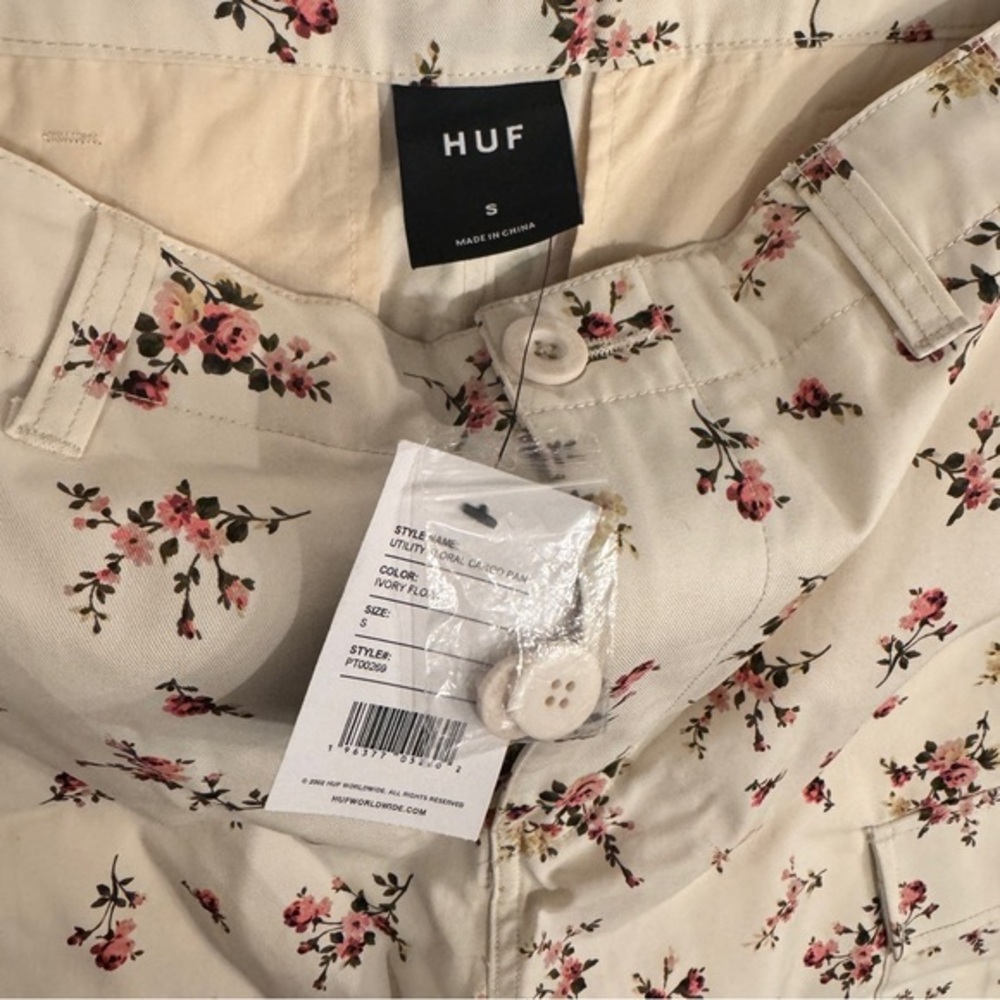 NWT HUF utility cargo pants Ivory floral pattern throughout Mens S bungee hem - Picture 5 of 15